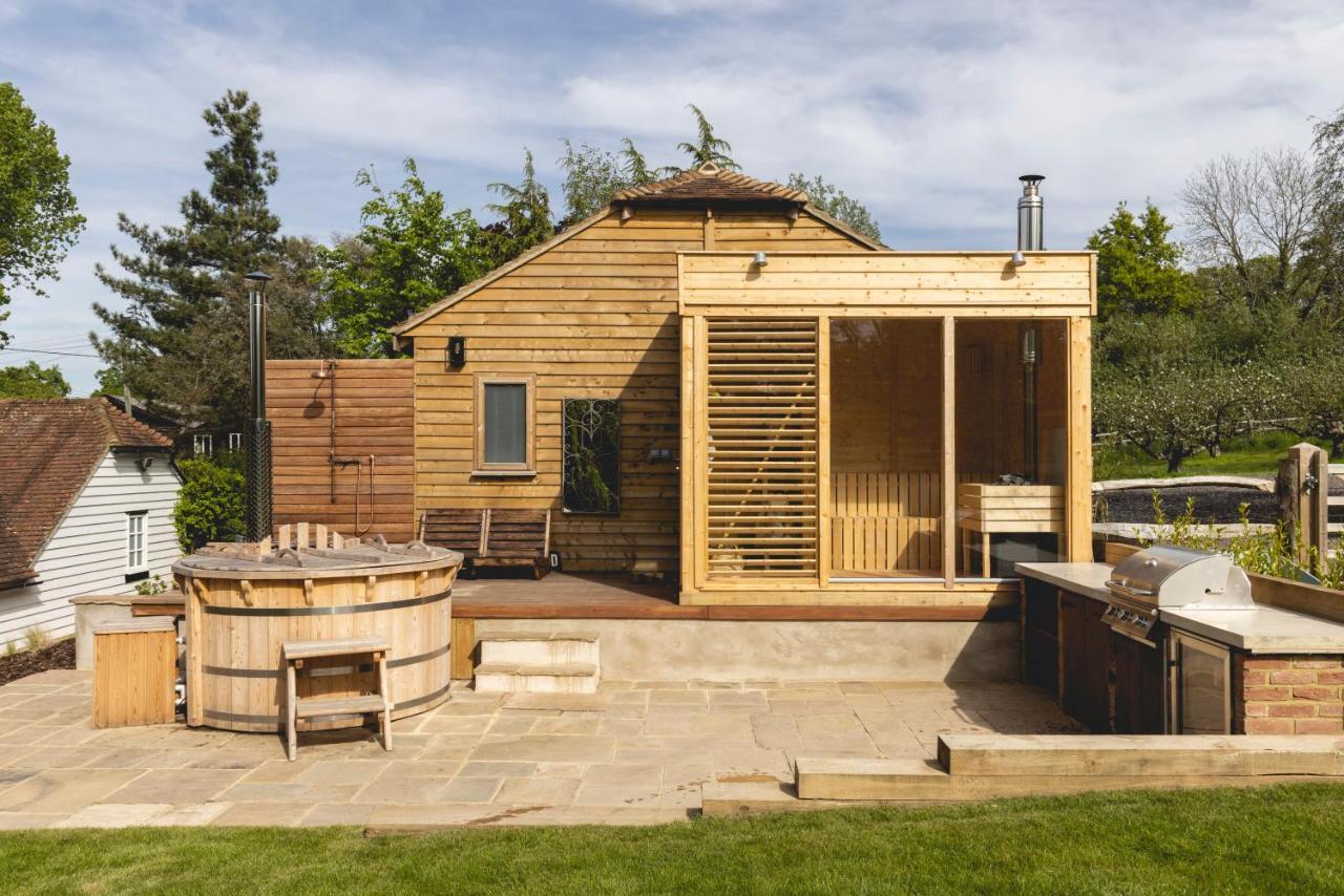 Cosy Cottage With Beautiful Garden, Hottub & Sauna Marden (Kent) Exterior foto